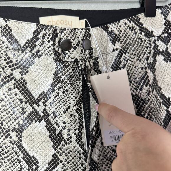 Choosy Elizabeth Snake Print Faux Leather Cropped Pants Womens Size 8 - Picture 6 of 13